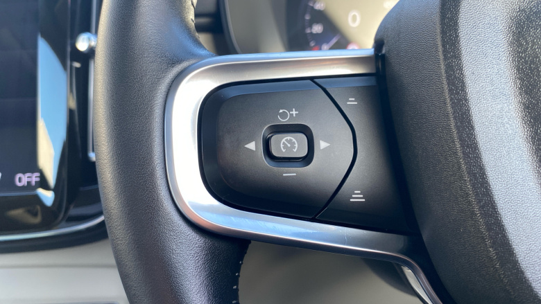 Volvo Xc40 2.0 B4P Inscription Pro 5dr Auto Petrol Estate